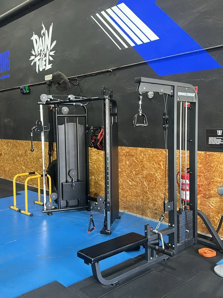 Peso libre y máquinas en TABATA TRAINING